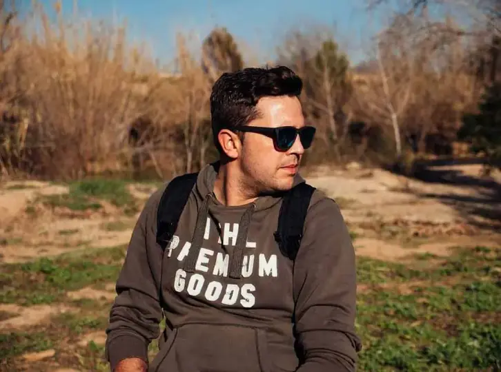 Retrato de Víctor, fotógrafo y videógrafo de javaLOOYA