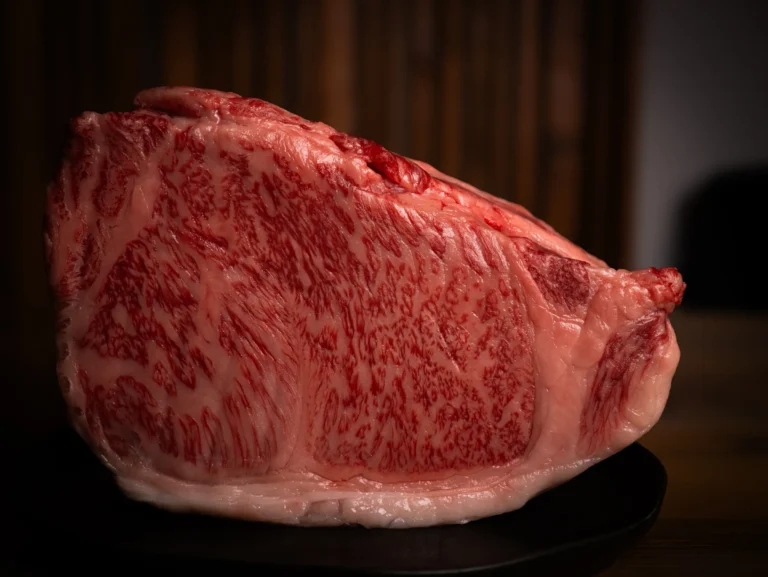 Corte de carne premium presentado sobre una tabla