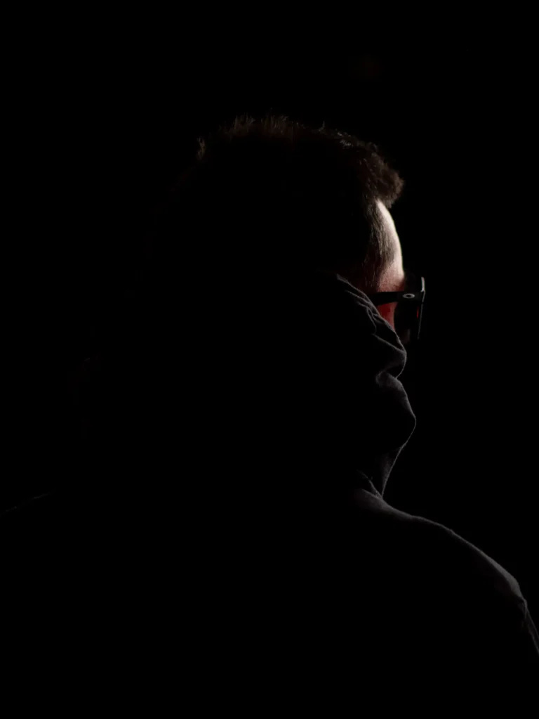 Perfil de embarazo con iluminación de clave baja
