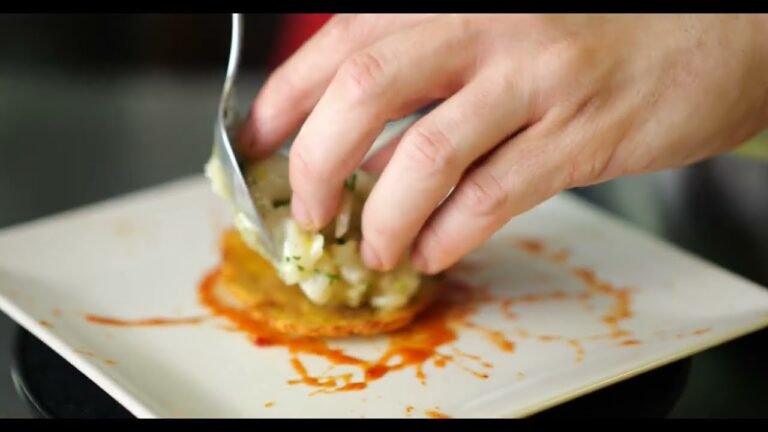Miniatura oficial de un tartar de vieira presentado en un plato